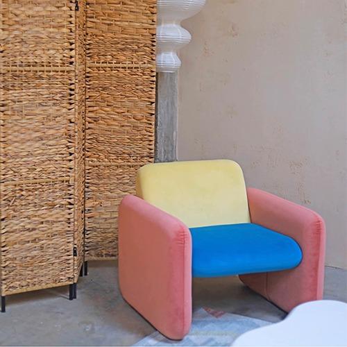 Scow kitch single sofa