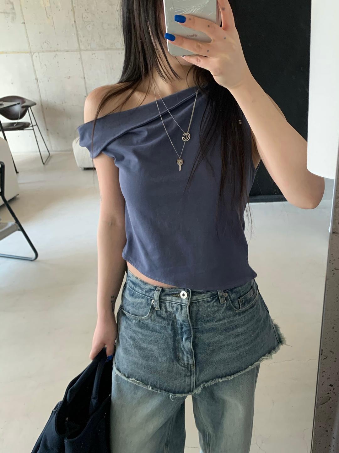 Minimal Top (3col)
