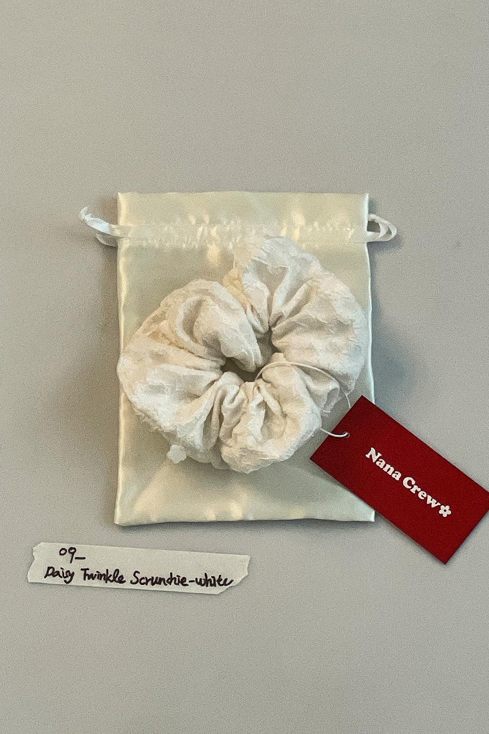 DAISY TWINKLE SCRUNCHIE - WHITE