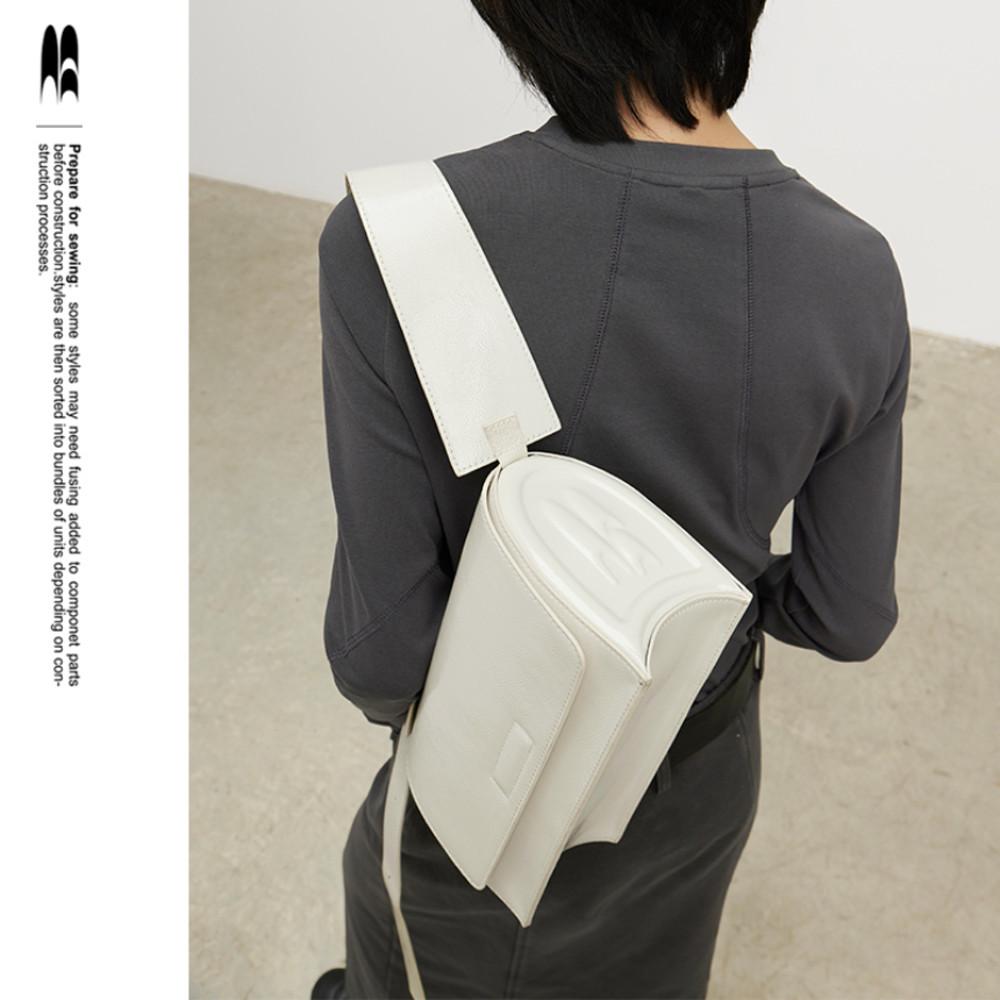 CRYINGCENTER 크라잉센터 가방 PU레더 로고쉐입 화이트 숄더백