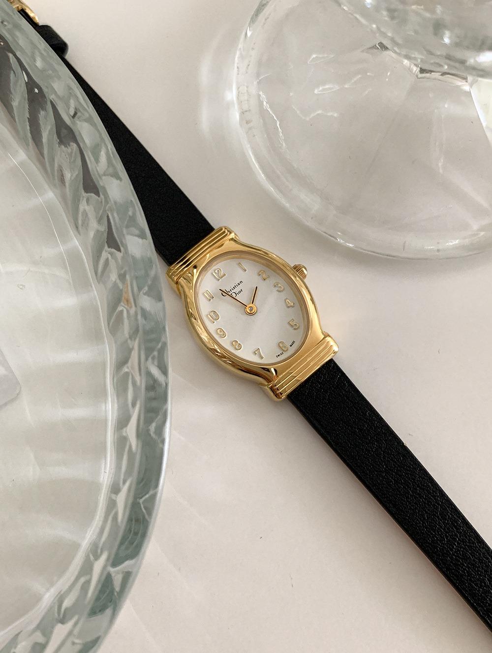 CHRISTIAN DIOR Round shape gold case watch