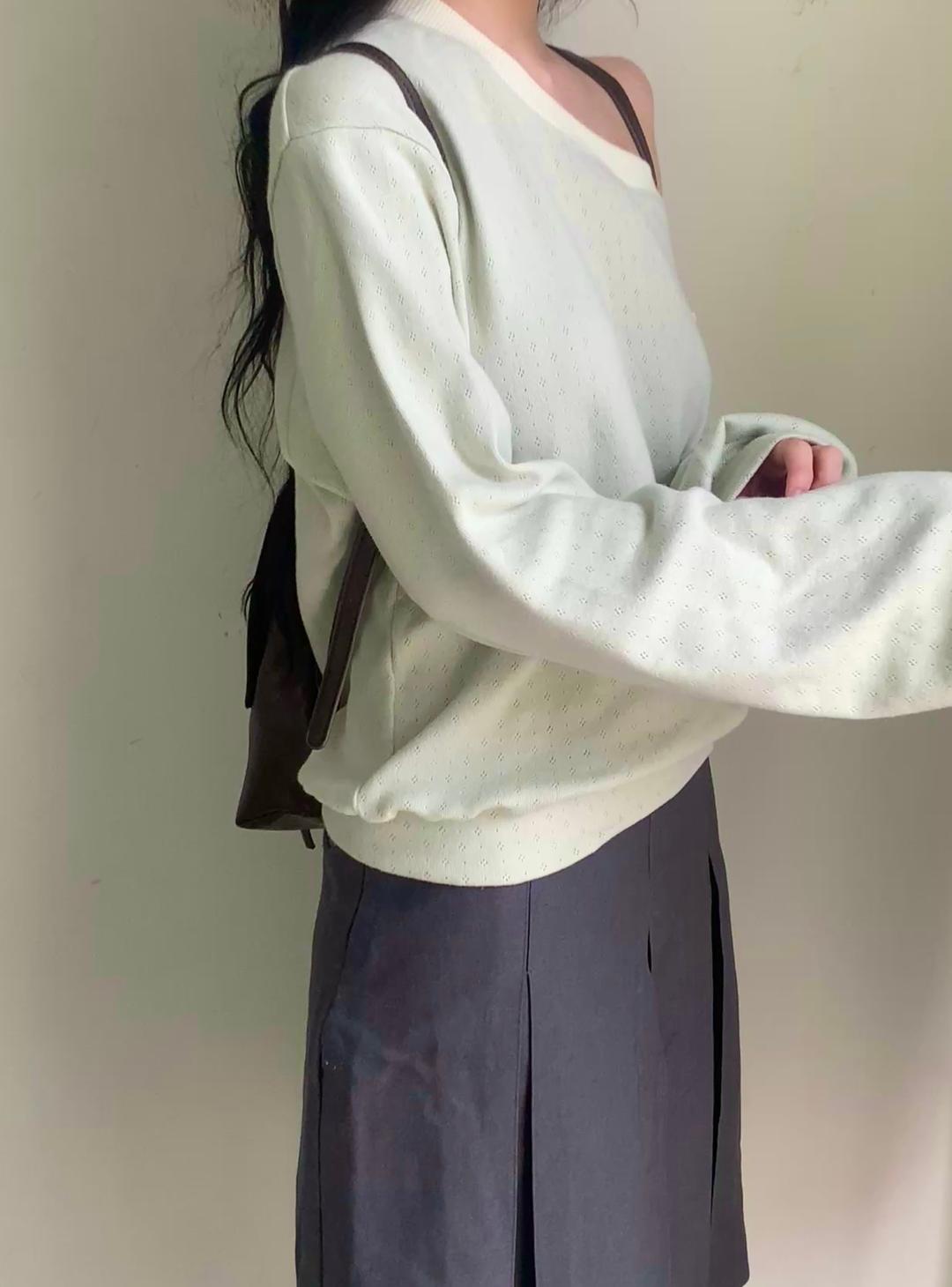 Pale off sholder sweatshirt (mint)