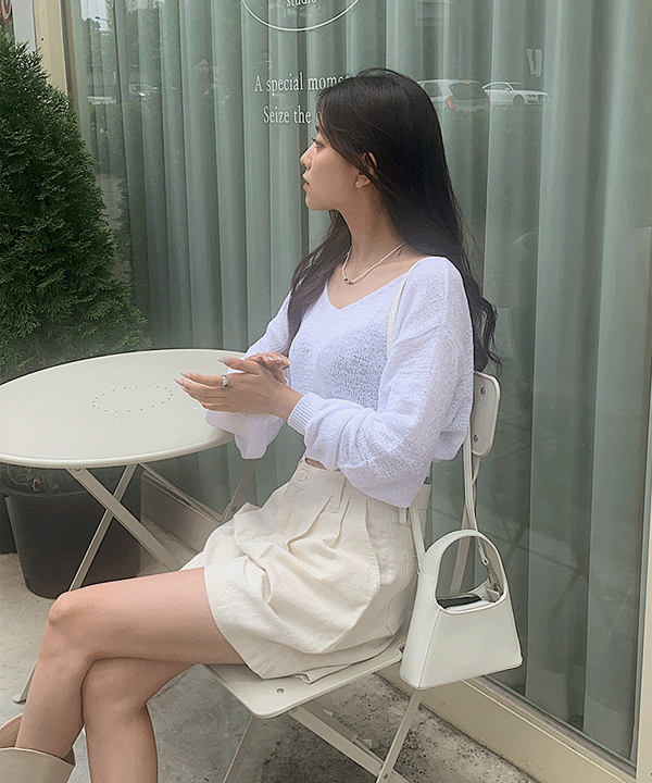 라이스 크롭 브이넥 니트