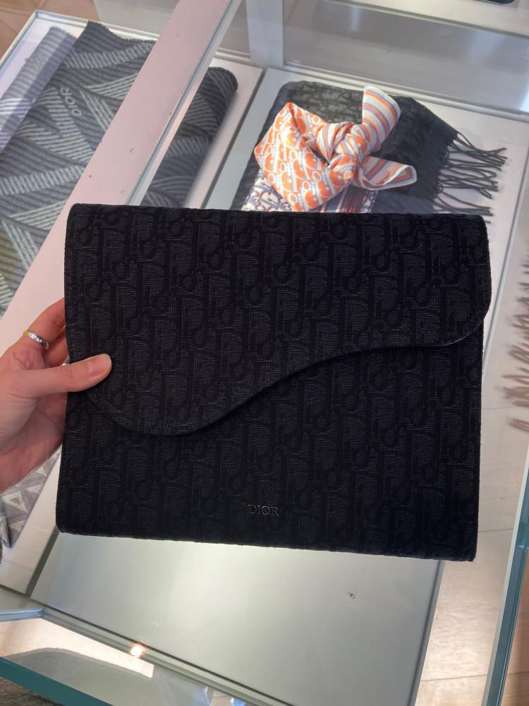 [Dior] 디올 오블리크 새들 다이어리 아이패드 파우치 2ADNB001YKY H27E