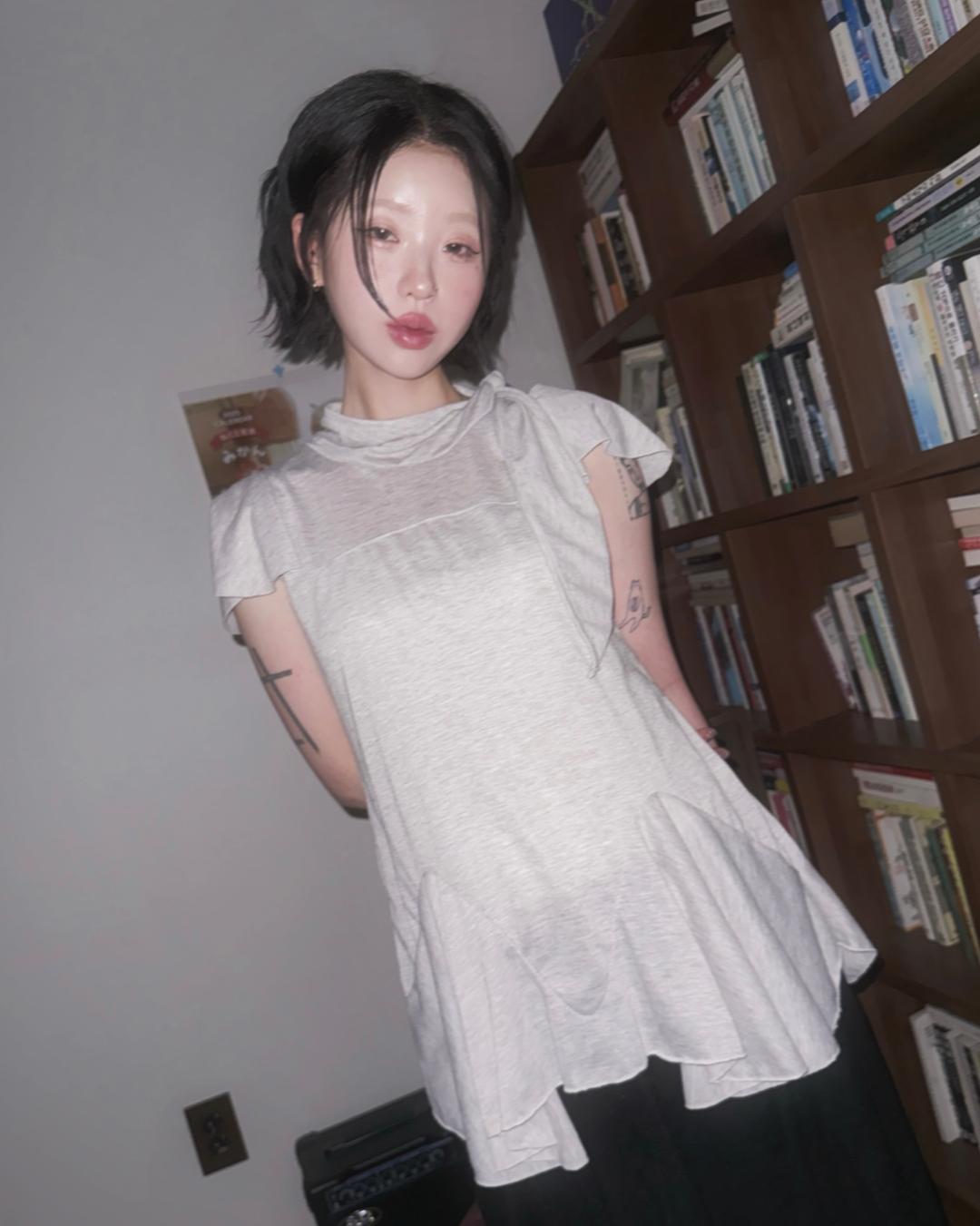 도우치도우치 (3color) 숄더 스카프 언밸런스 플레어 반팔티