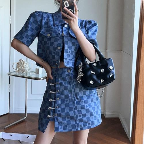 [데님세트/투피스세트/여름신상] 블루 체크 하트 패턴 실버 싱글버튼 카라 퍼프 반팔 크롭 자켓 여름자켓 데님자켓 클립 크로스 H라인 하이웨스트 미니스커트 데님스커트 투피스 셋업 세트 봄신상 데이트룩 여친룩 상견례 하객룩 결혼식 피크닉