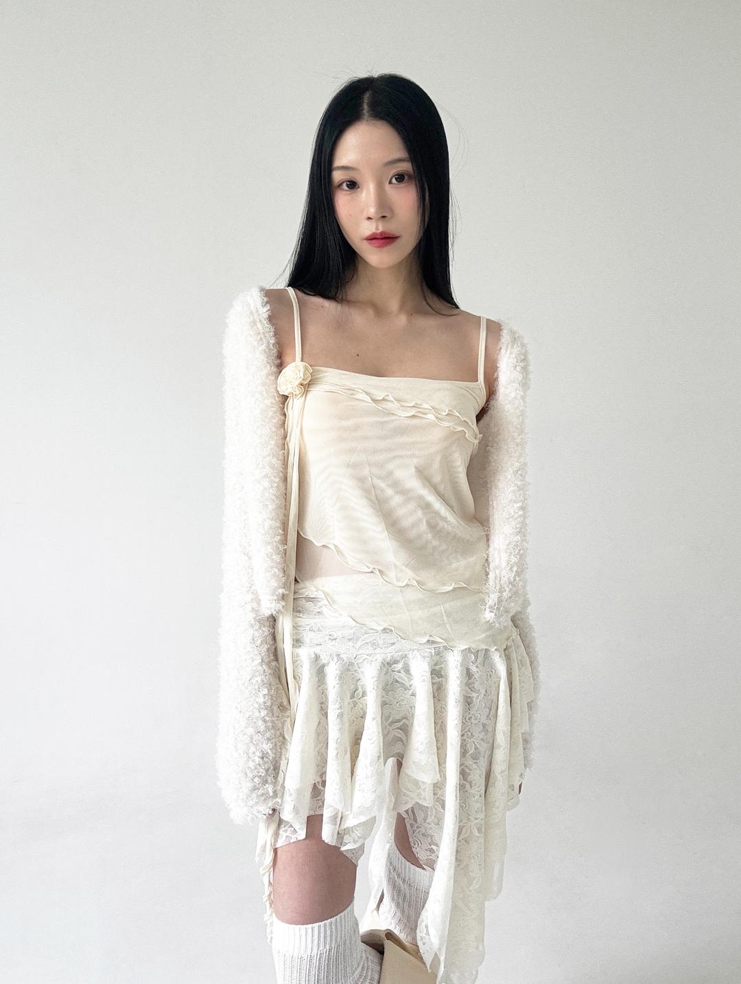 rosy frill top (ivory)