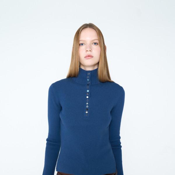 MIRROR SNAP TURTLE NECK KNIT BLUE