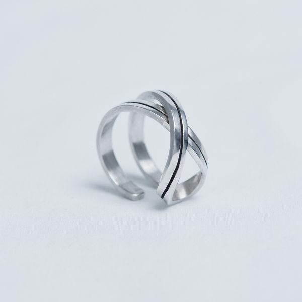 Large knot line ring