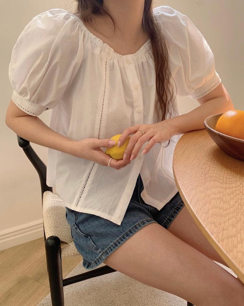 투웨이 펀칭 블라우스(2color) - 오프숄더 가능