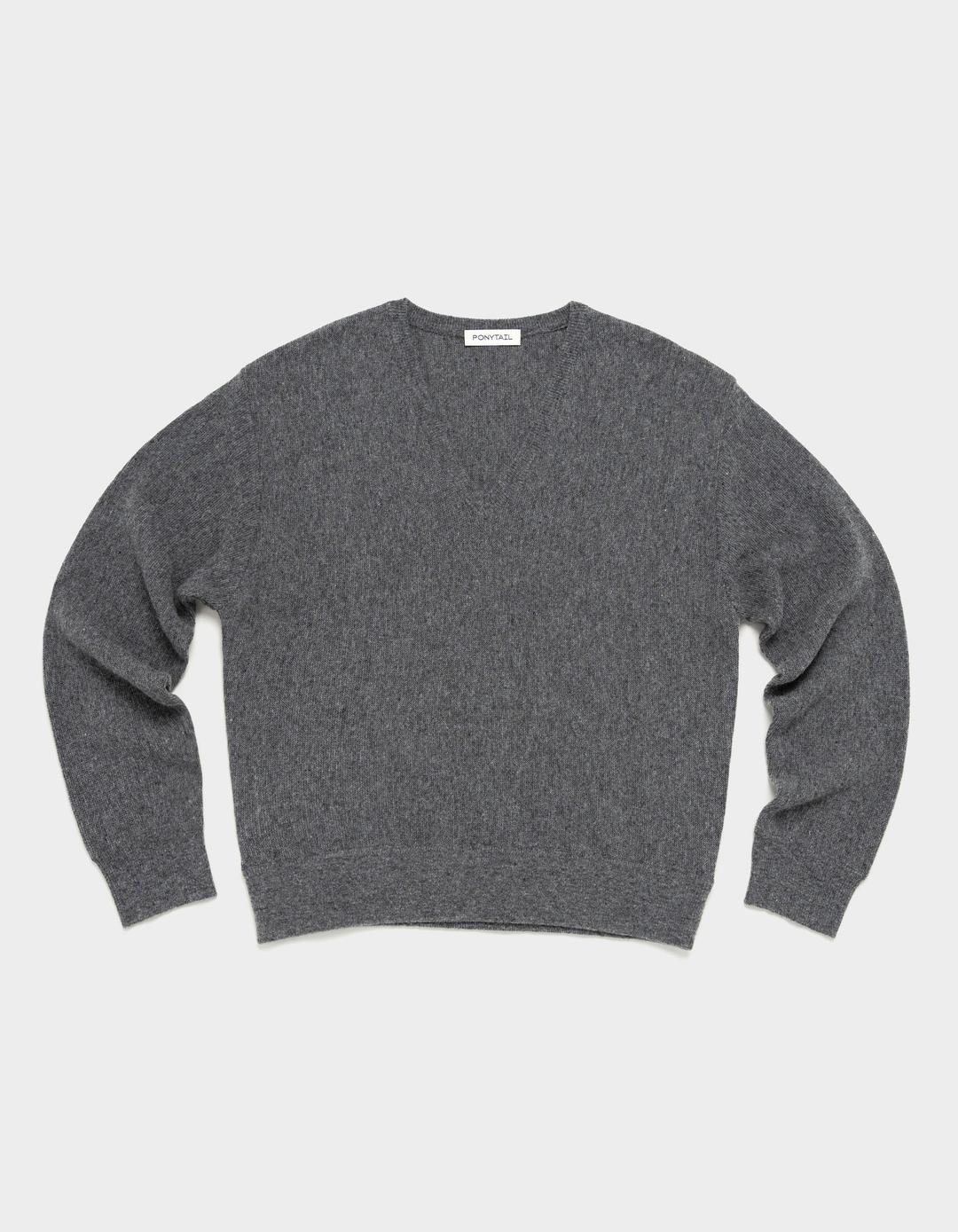 Club V-Neck Knit (Ash Fog)