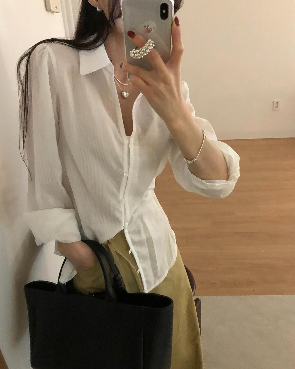 유인어스 빌리 여름 하객룩 출근룩 오피스룩 살안타템 레이어드 이너 스트라이프 시스루 셔링 브이넥 오픈카라 블라우스