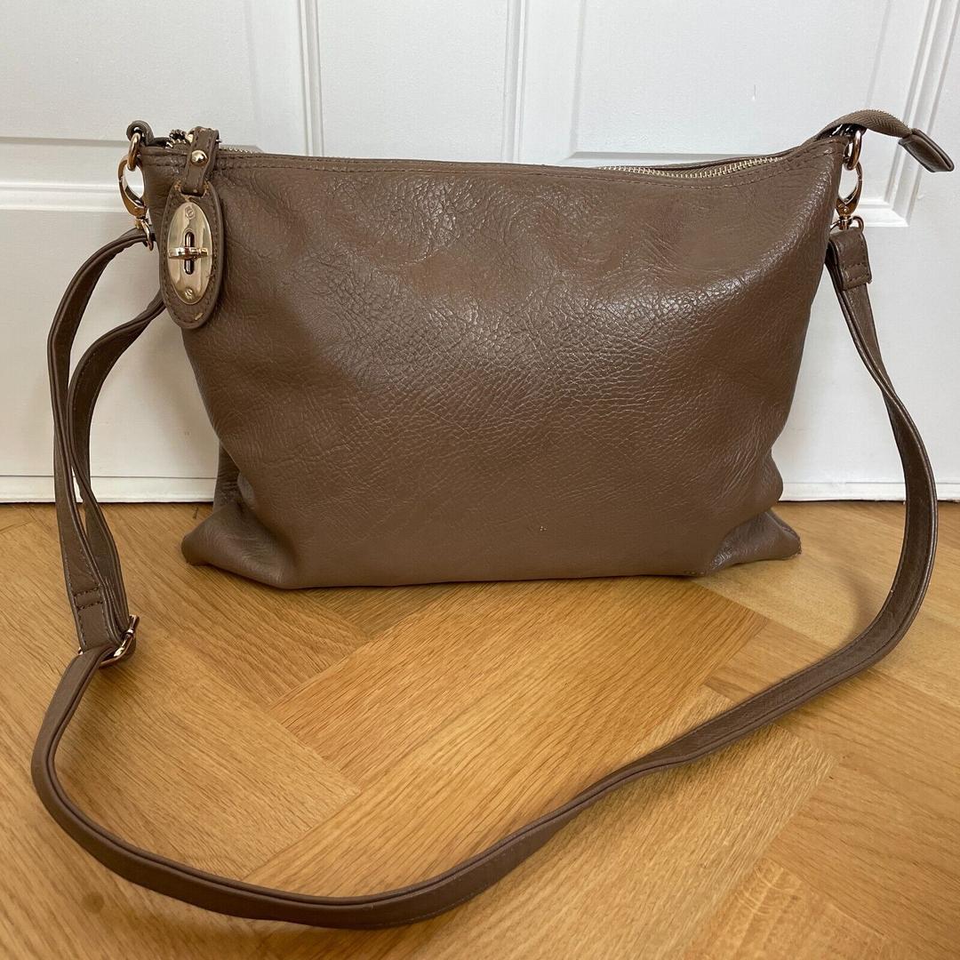 Mascotte Handbag Crossbody Shoulder Bag Adjustable Strap Brown Faux Leather