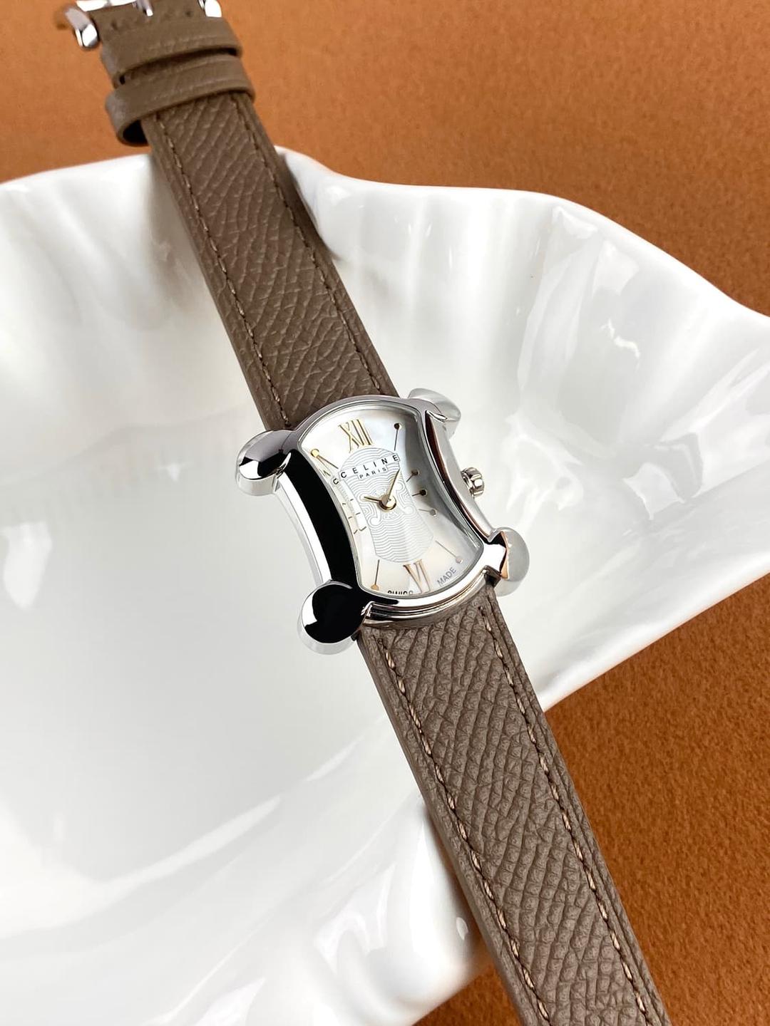 CELINE macadam gold shell watch | 후루츠패밀리