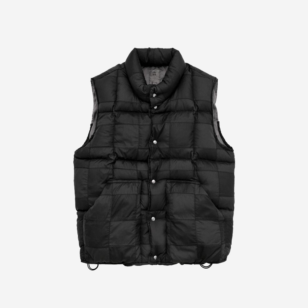 (11.08 PM6:00) patched down puffer vest - black