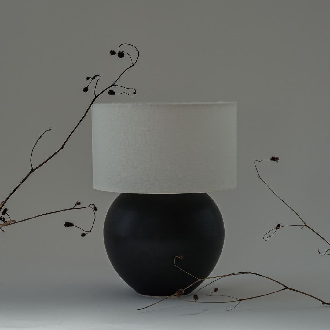 MOON JAR TABLE LAMP -deep black