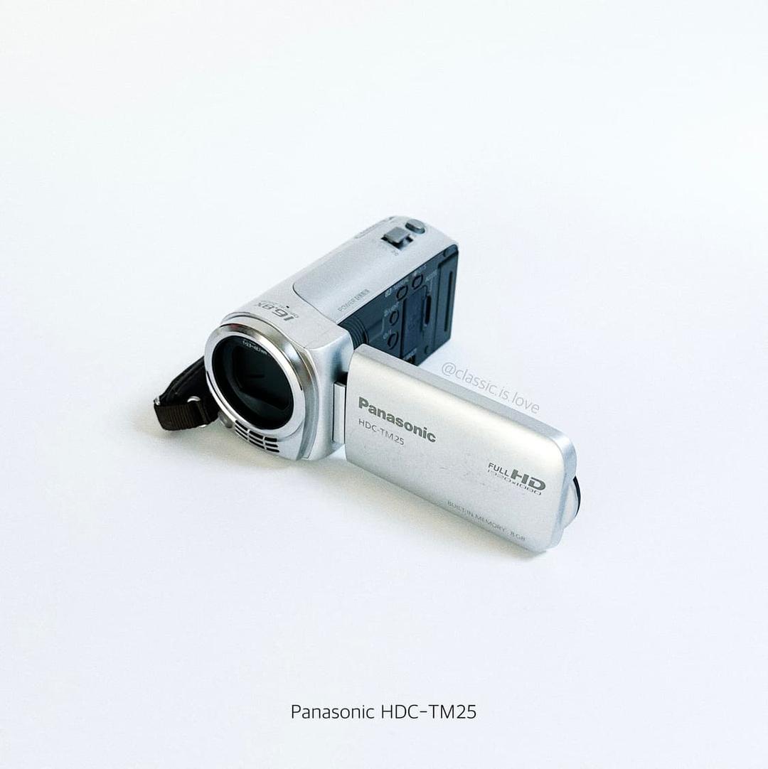 Panasonic　HDC-TM25 Panasonic HDC-TM25 Video Camera Full HD 8GB 16x Optical Zoom