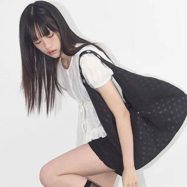 도트 아일렛 숄더백 (BLACK) F25QE993