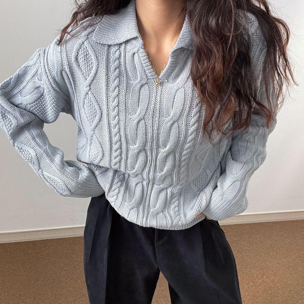 여성 오버핏 루즈핏 꽈배기 카라 브이넥 포근 보들 니트 스웨터 그레이 소라