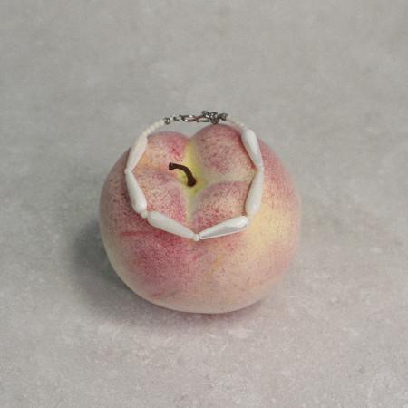 이런 상품 어때요? Blanche Ribbon Bracelet 자개원석팔찌 리본팔찌 써지컬스틸