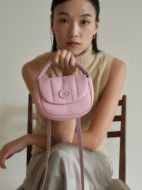 클래식 버튼 패딩 크로스백