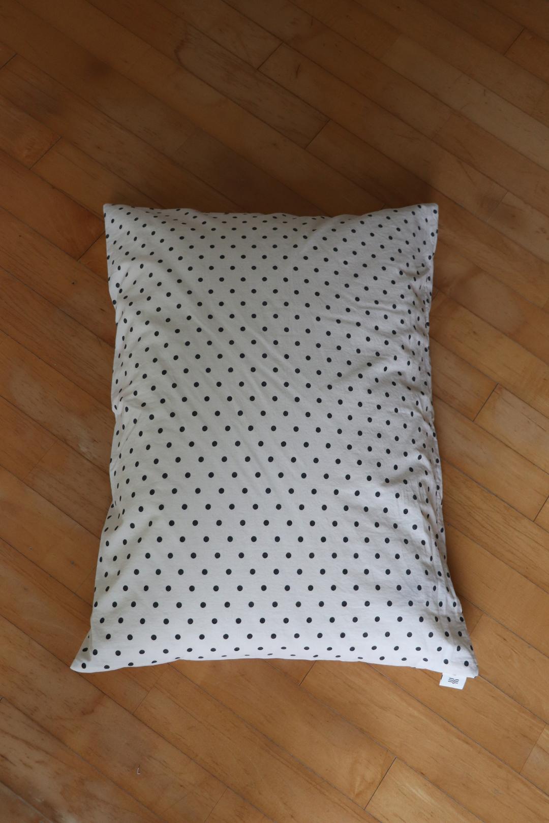 Dot cotton pillow cover