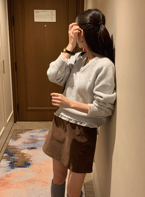 바이옌 포나 프릴 브이넥 울니트