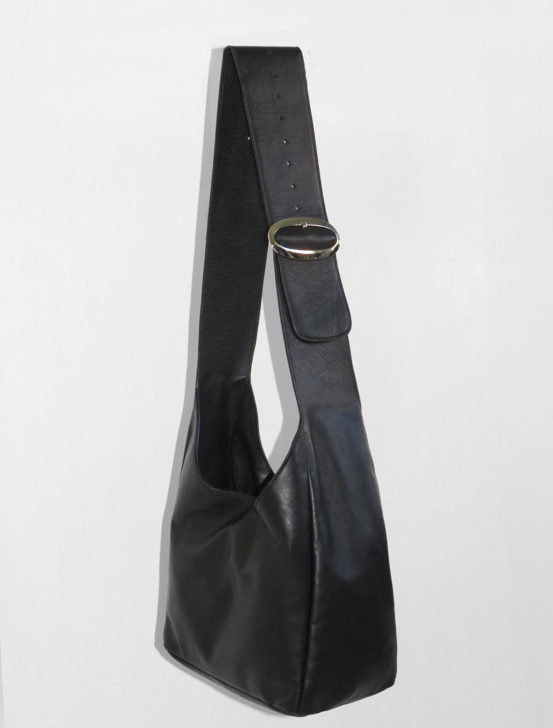 TEABAG-Black bucket bag with pocket and wide handle with buckle