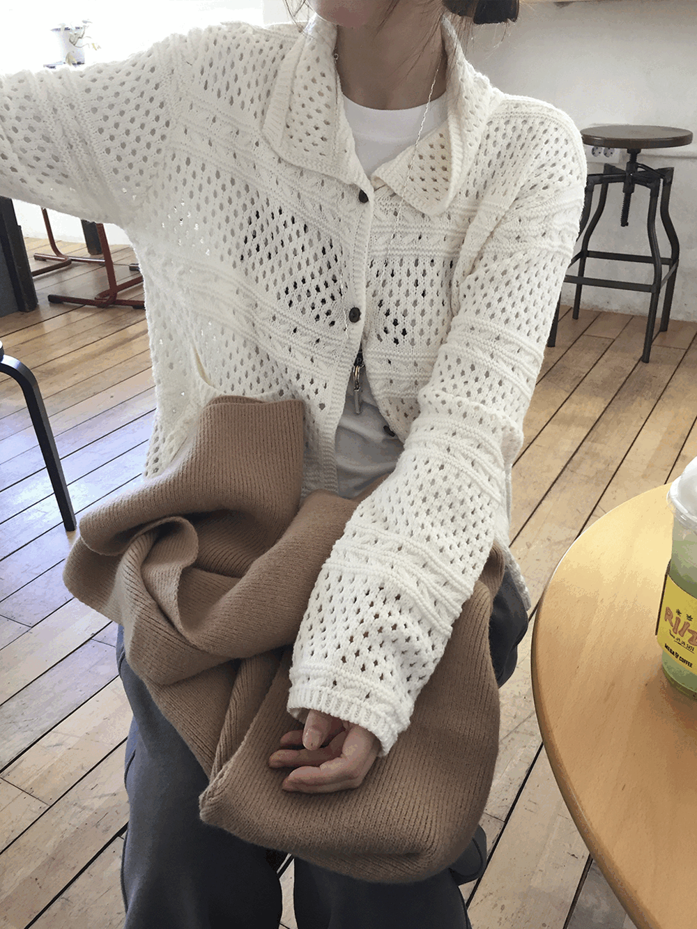 하우유 빈트 펀칭 카라 단추 가디건 (2c)