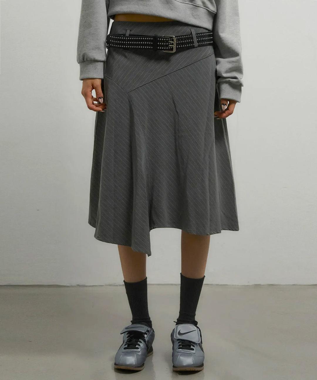 핀스트라이프 언발 미디 스커트 차콜