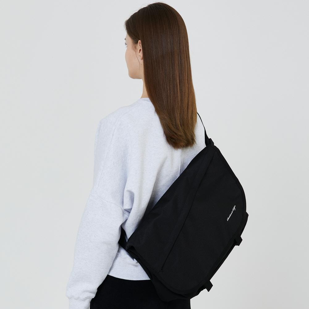 니디드 크로스 메신저백 (블랙)