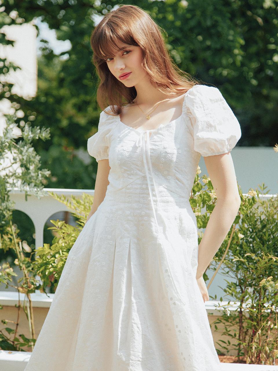 HEART NECK PLEATS DETAIL DRESS_WHITE