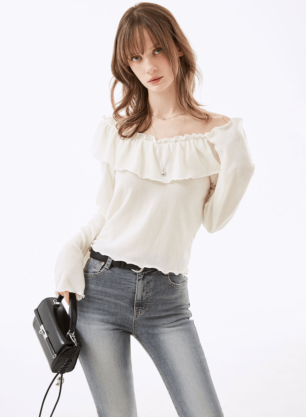 언폴드 러플 오프숄더 니트