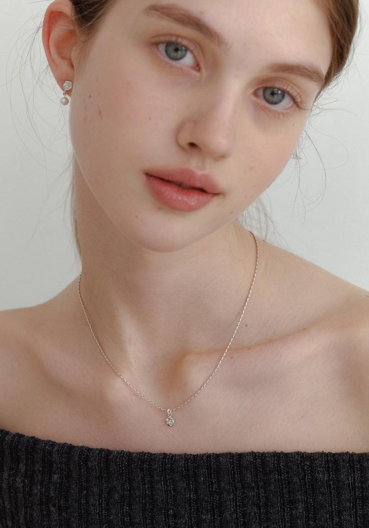 The Petit Moon Necklace - Silver