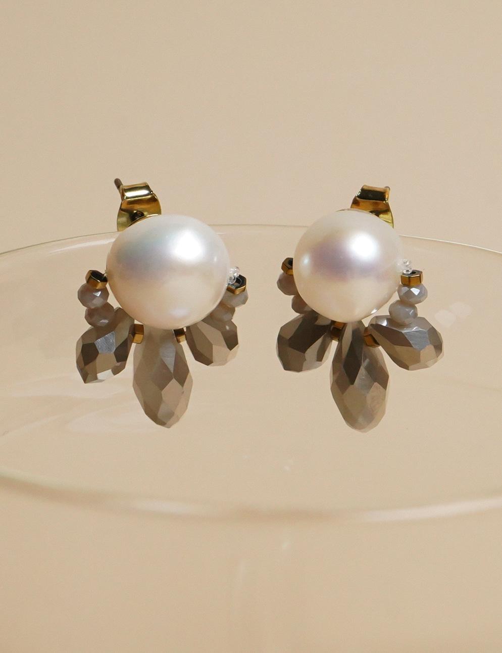 마렌스 핸드메이드 진주 비즈 글라스 볼드 포인트 귀걸이