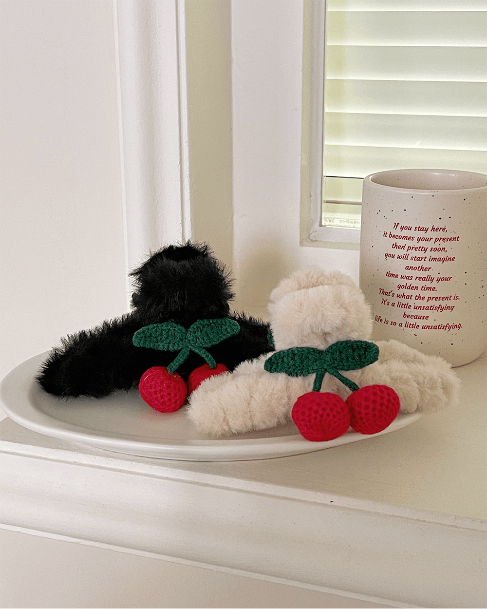 앵두 페이크퍼 헤어 집게핀 (2color)