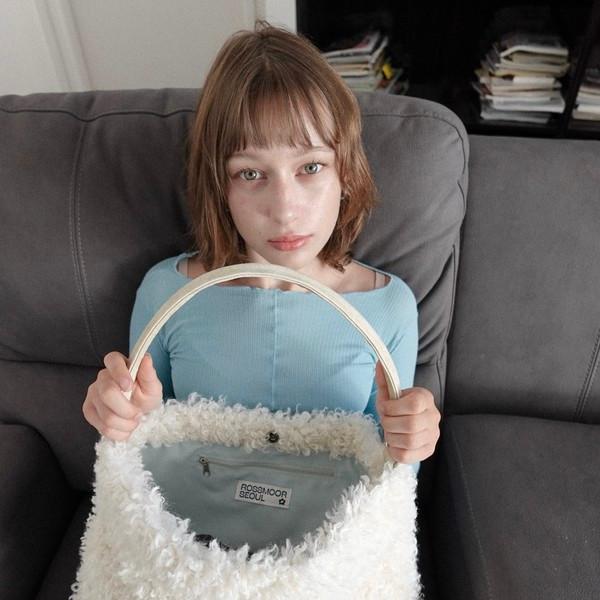 Mella fluffy shoulder bag _ cream