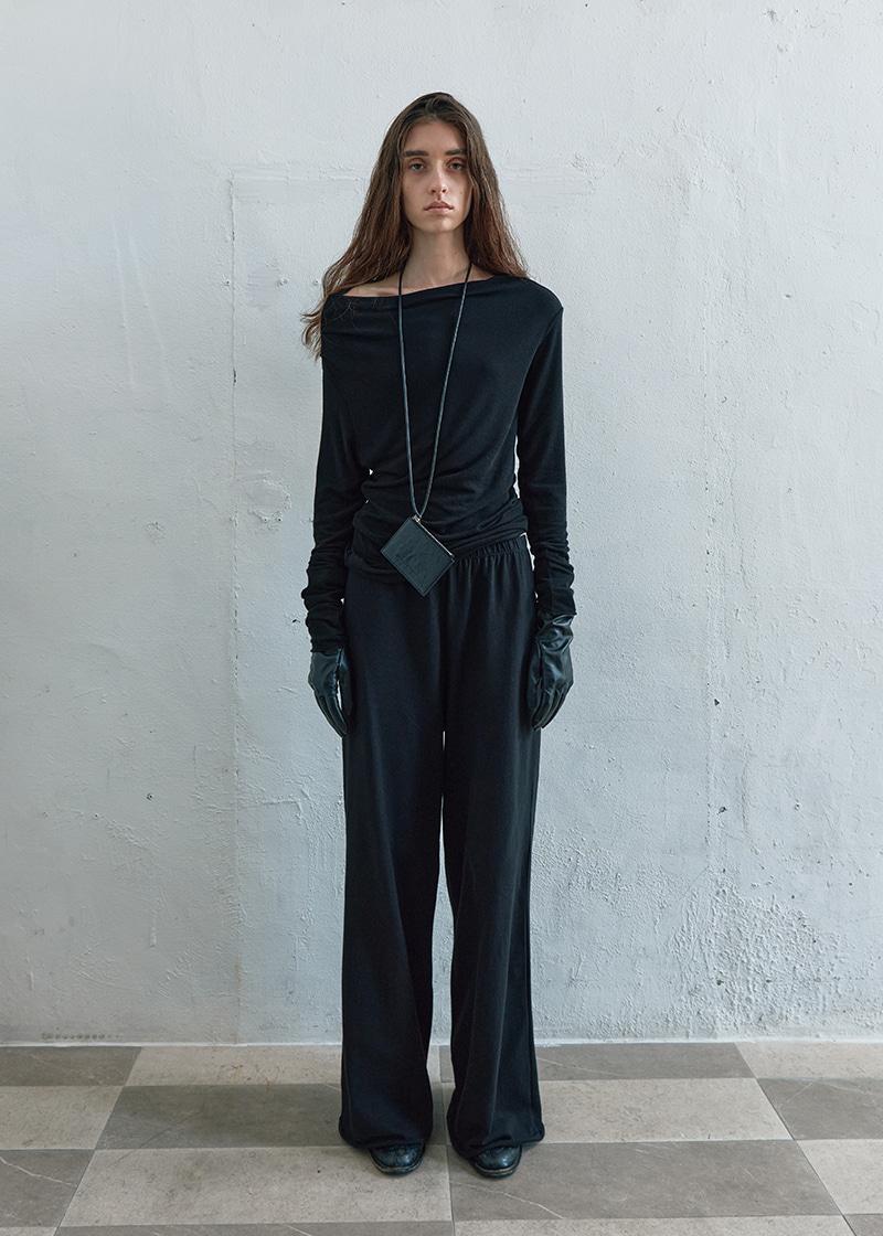 RELAXED WIDE-LEG SWEATPANTS IN BLACK