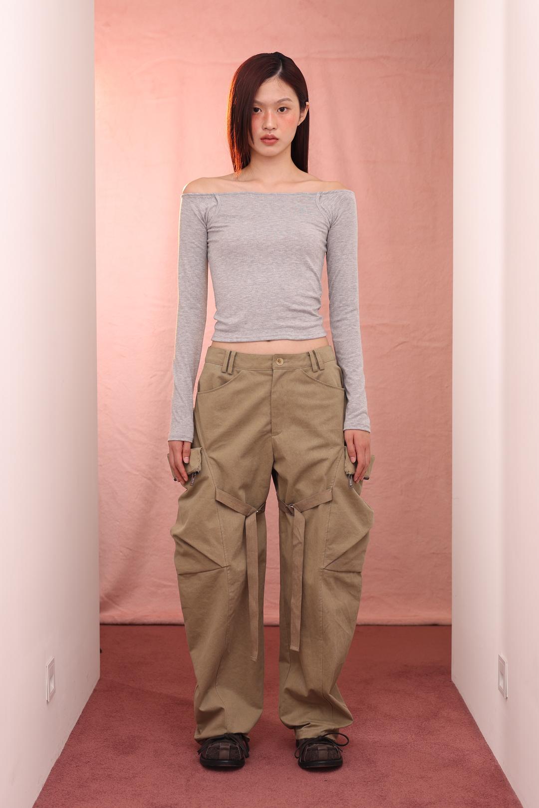 FASTENING CARGO TROUSERS