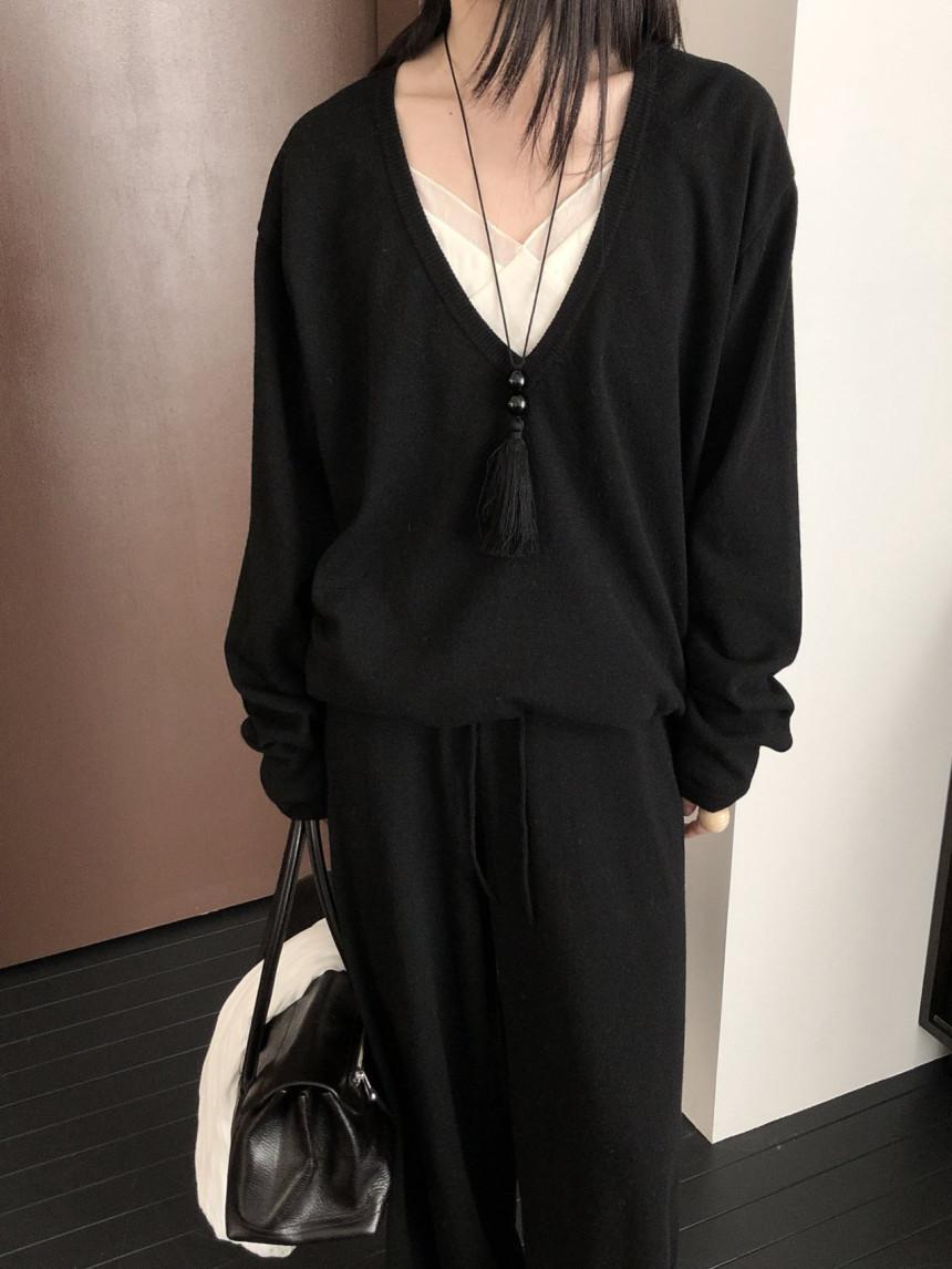 수블랑 26SS 신상 르버터 딥 브이넥 니트