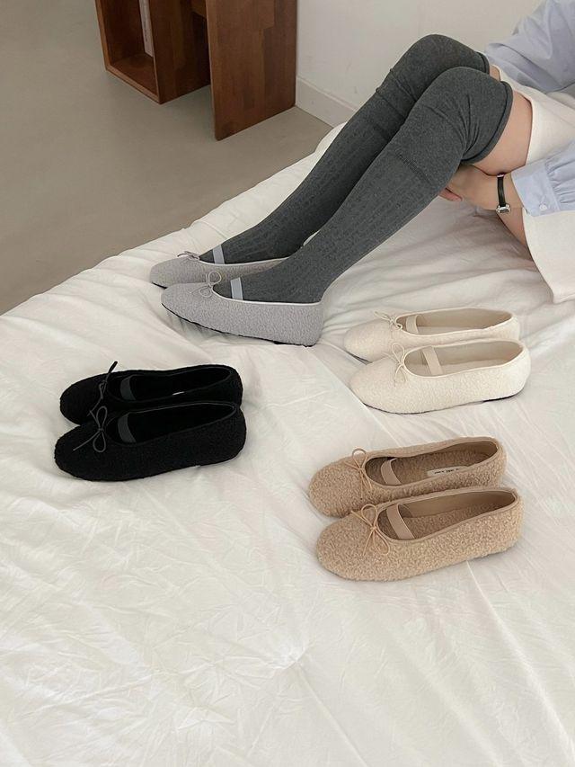 [1cm] 리본 뽀글이 플랫슈즈 4colors 겨울 퍼 덤블 단화 양털 ji3299R