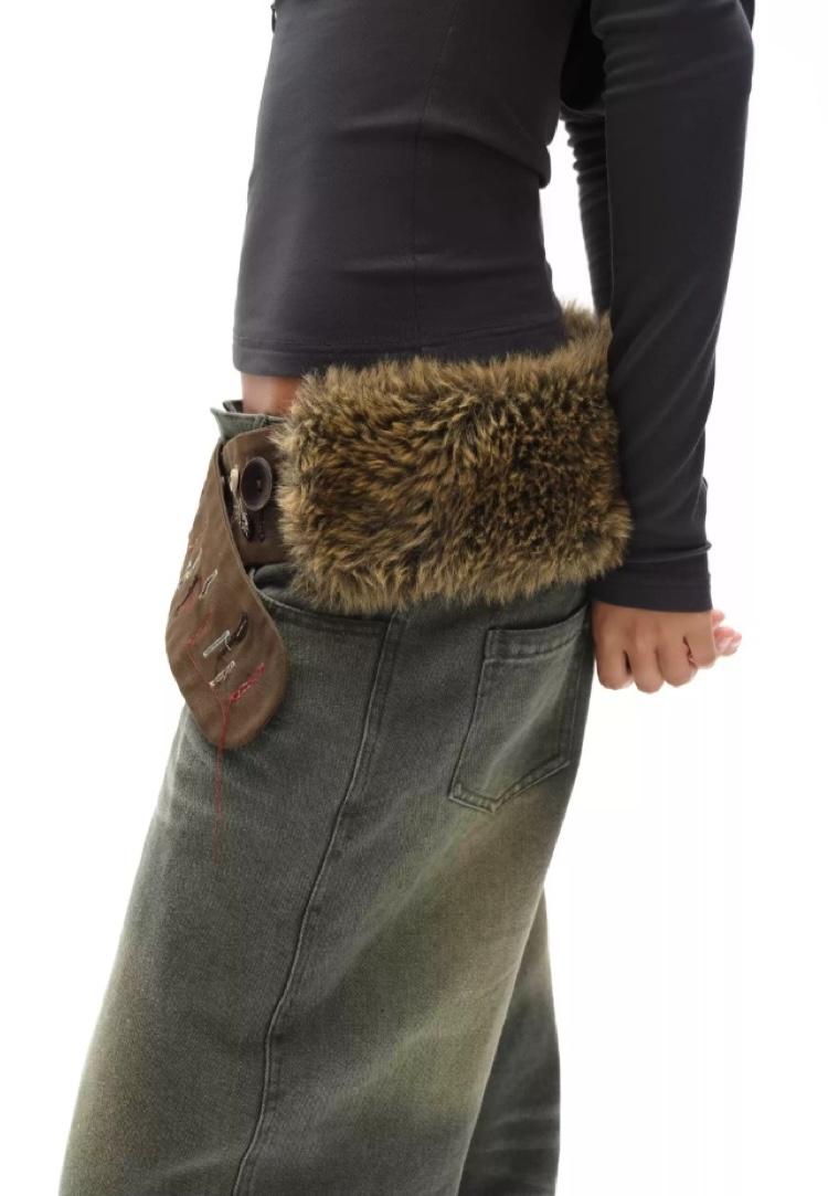 OINIMI Dopamine Buttons Funny Fur Belt Girdle
