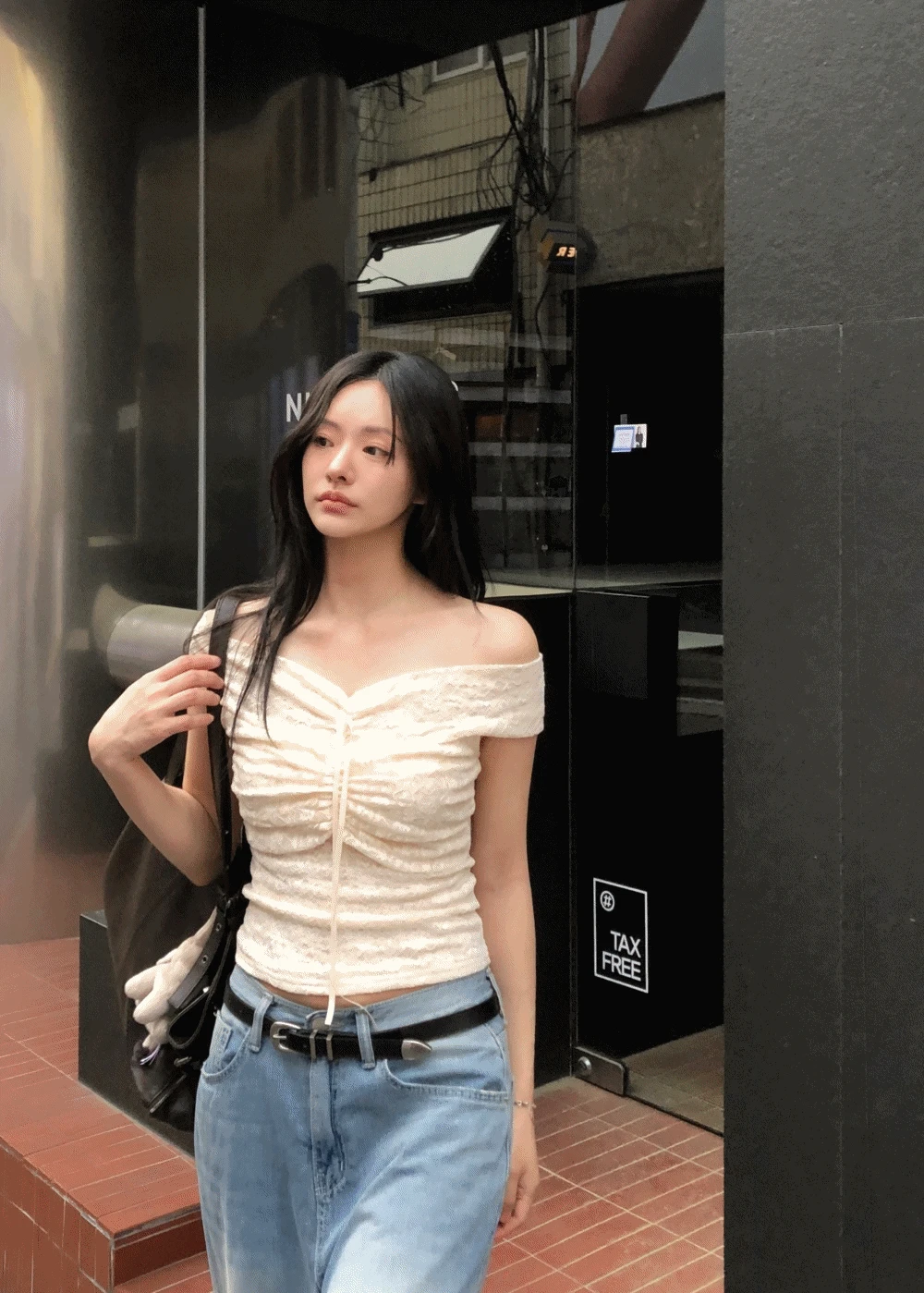 멜버른 로즈 레이스 레이어드 오프숄더 티셔츠