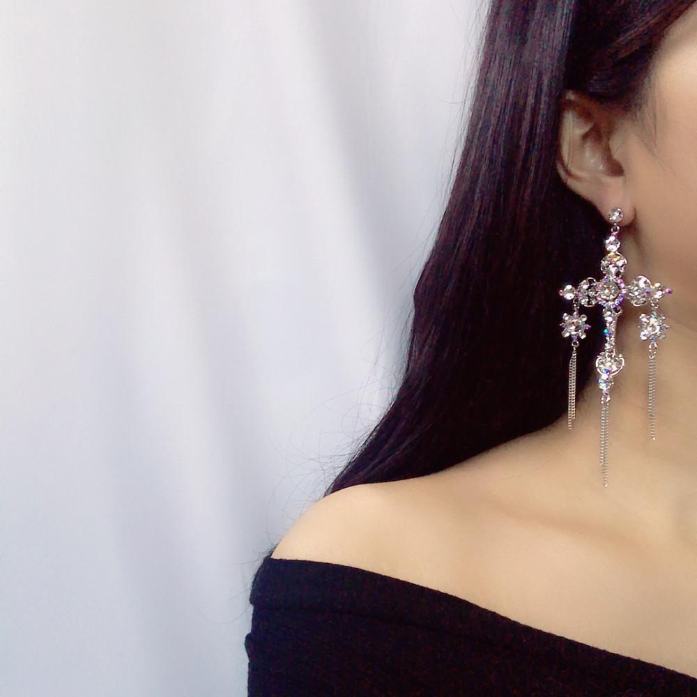 모던체인 십자가 볼드 롱 드롭귀걸이