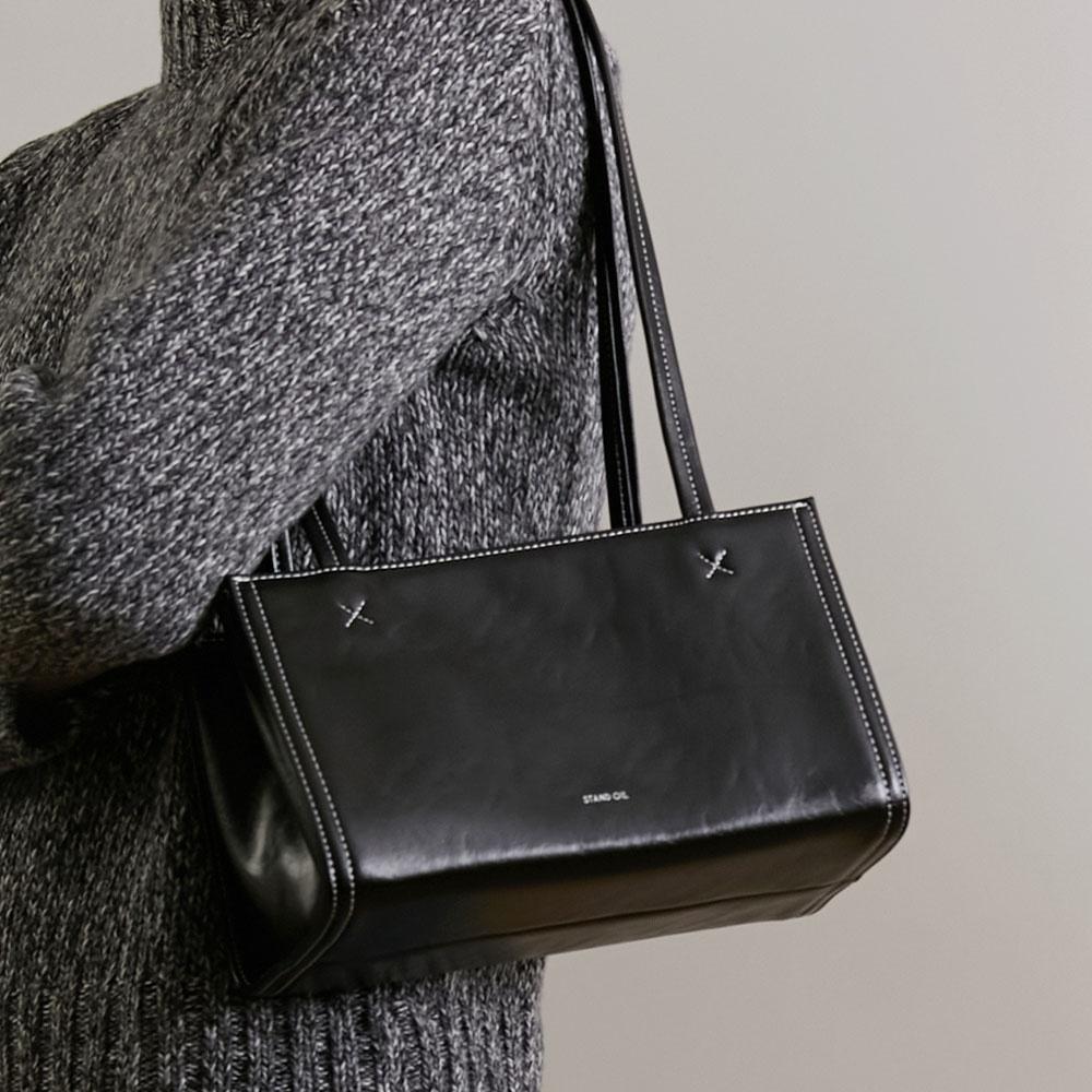 Oblong bag Tiny 오블롱백 티니 / 스티치블랙