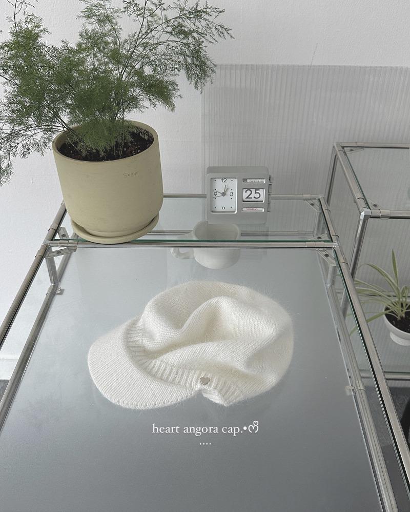 heart angora cap.•ᰔ