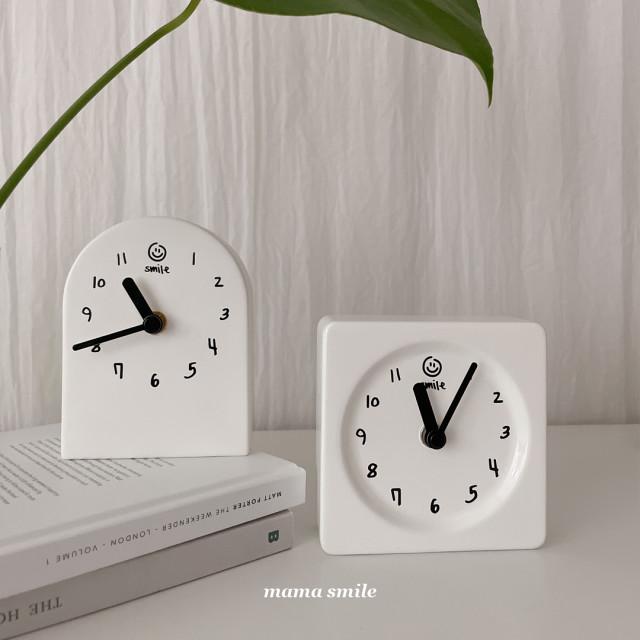심플한 스마일 시계 무소음 탁상시계