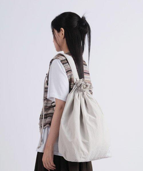 CNPR Natural 도난방지 슬링백 - 크림