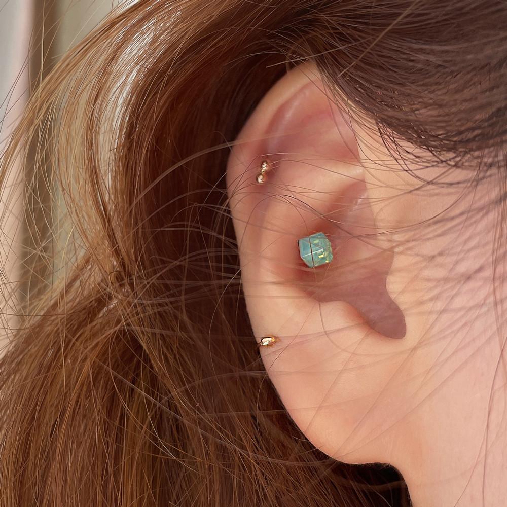 써지컬 큐브 큐빅 피어싱 / 2color