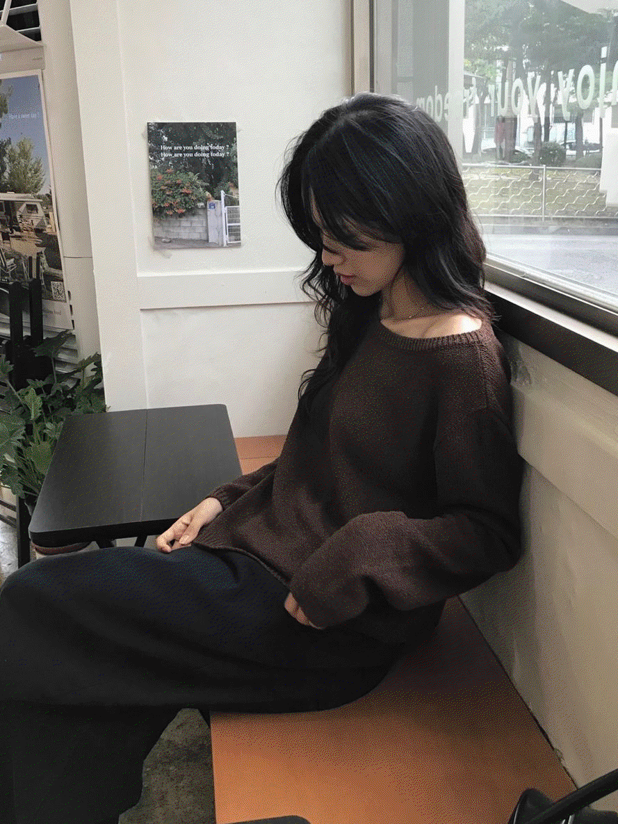 워너 사선 언발 보트넥니트